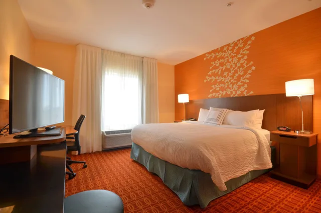 استوديو بسرير كينج مع أريكة، Fairfield Inn Suites St Louis Pontoon Beach Granite City 1/3