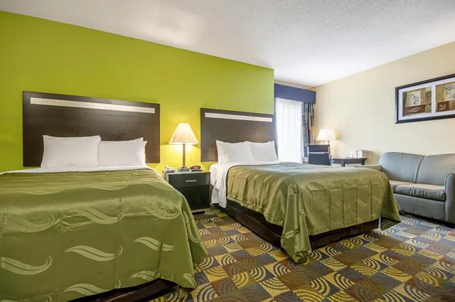 غرفة سوبيريور بسريرين مزدوجين مع أريكة، Quality Inn & Suites Glenmont - Albany South 1/2