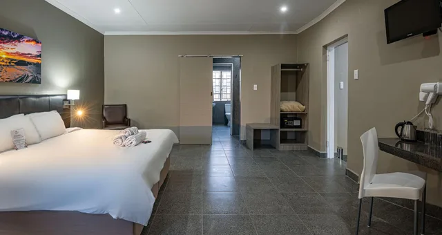غرفة بسريرين منفصلين بحمام خاص، Calvinia Hotel by Country Hotels 2/7