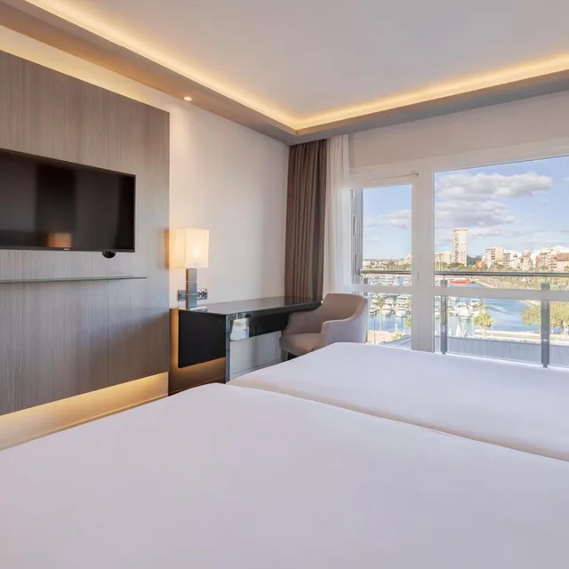 جناح جونيور تنفيذي مع أريكة، Melia Alicante 5/9