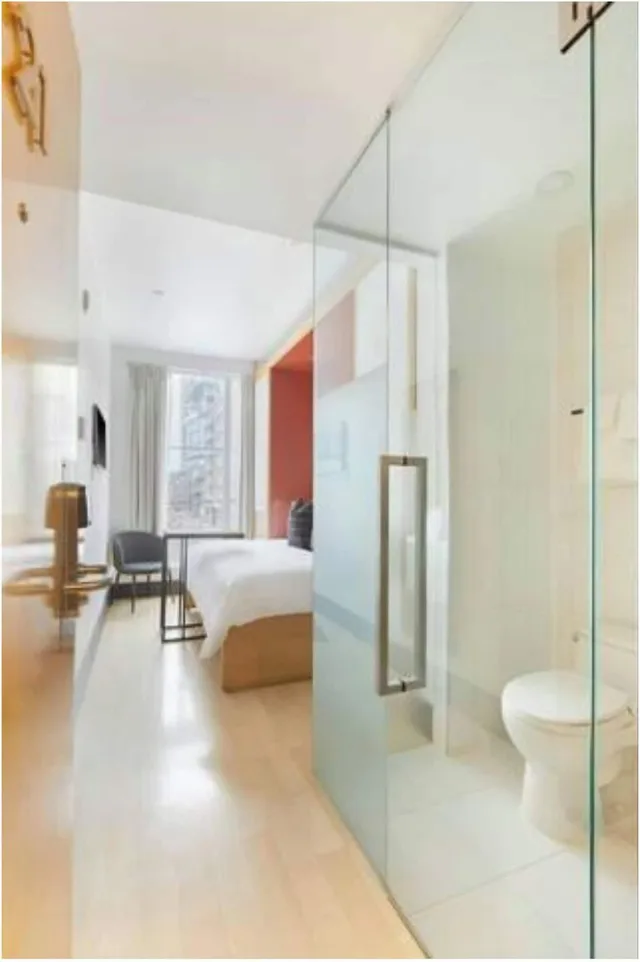 استوديو، The Beverley Hotel 3/3