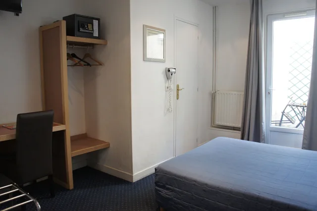 غرفة قياسية بسرير مزدوج بشرفة، Edgar Quinet Hotel 1/4