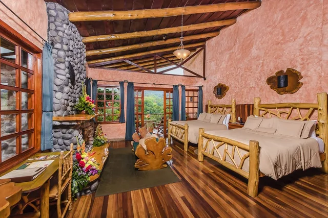 غرفة ديلوكس بسريرين مزدوجين بإطلالة على الجبل، The Peace Lodge At La Paz Waterfall Gardens 1/1