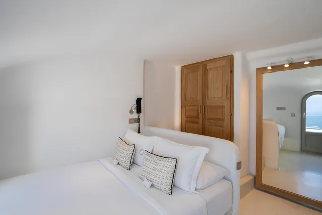 Honeymoon, Suite, Caldera View, Outdoor Jetted Tub, La Perla Villas And Suites Adults Only 7/10