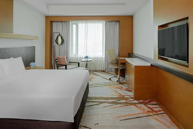 غرفة ديلوكس بسرير كينج، Radisson Blu Hotel Cebu 1/6