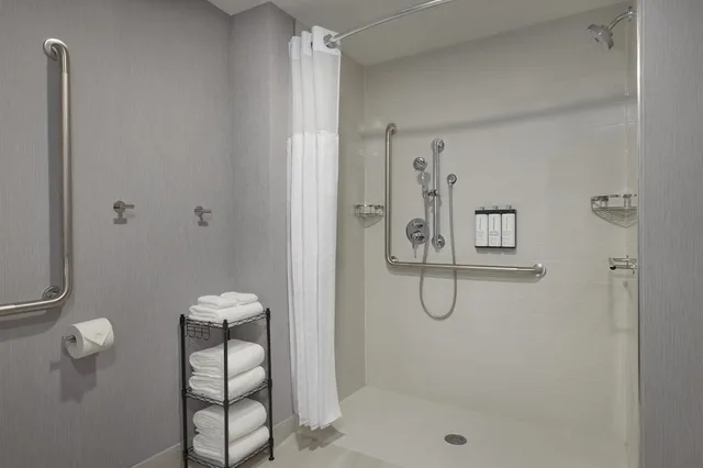 غرفة بسرير كينج مع أريكة لذوي الإعاقة، Hyatt Place Windsor 5/6
