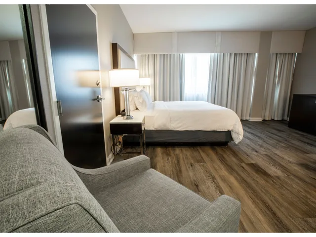 غرفة تنفيذية بسرير كينج، Holiday Inn Wilmington 3/3