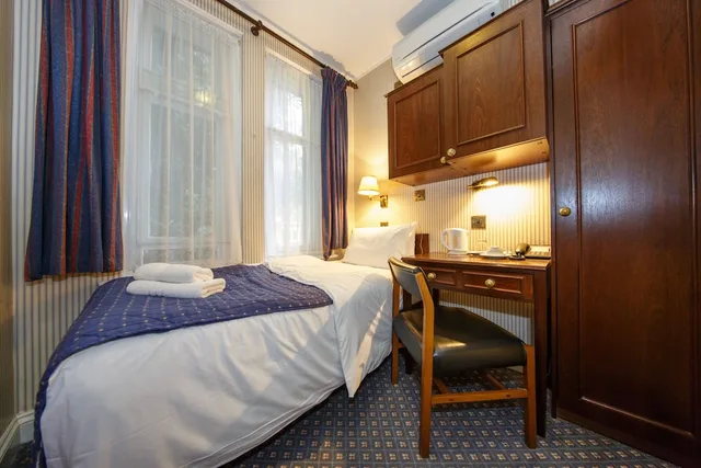 Room, Single, Regency House 2/5