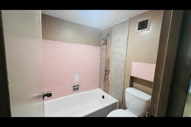 غرفة بسرير كينج، Hallmark Inn By OYO Fort Wayne 2/2