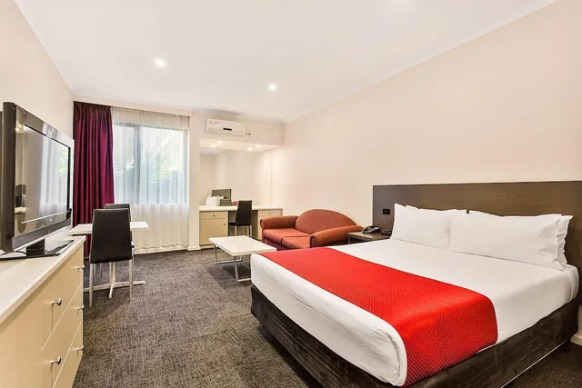 غرفة بسرير كوين لذوي الإعاقة، Quality Hotel Manor 1/4