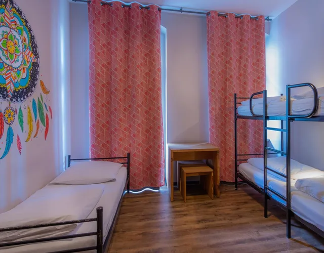 سكن مشترك مختلط بثلاثة أسرّة بحمام خاص، Sunflower Hostel 1/5