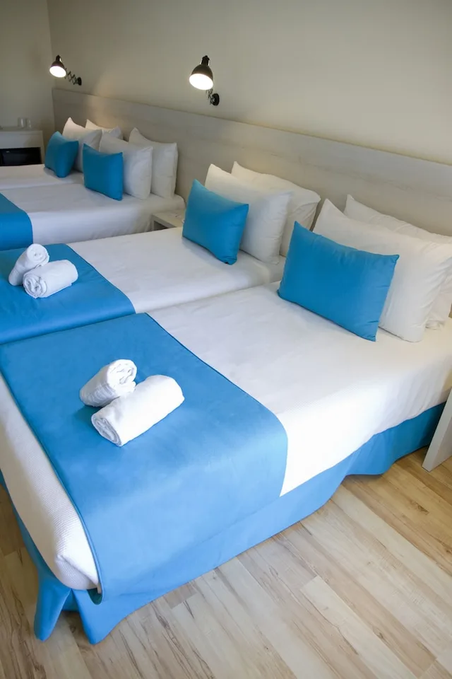 غرفة رباعية بسريرين مزدوجين، Alegria Maripins Hotel 3/6