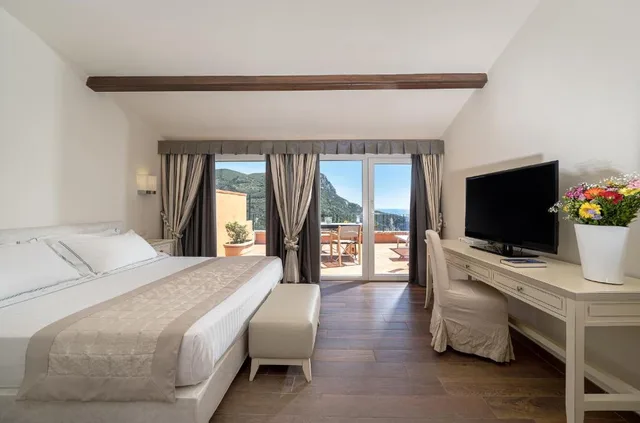 جناح بشرفة، Hotel Torre Di Calapiccola 1/5