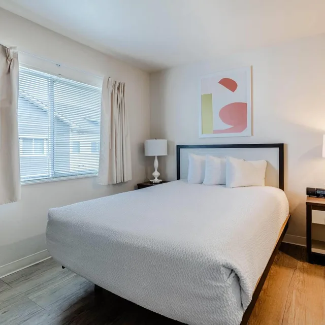 جناح بسريرين كوين بغرفتي نوم مع أريكة، WaterWalk Extended Stay by Wyndham Wichita 1/2
