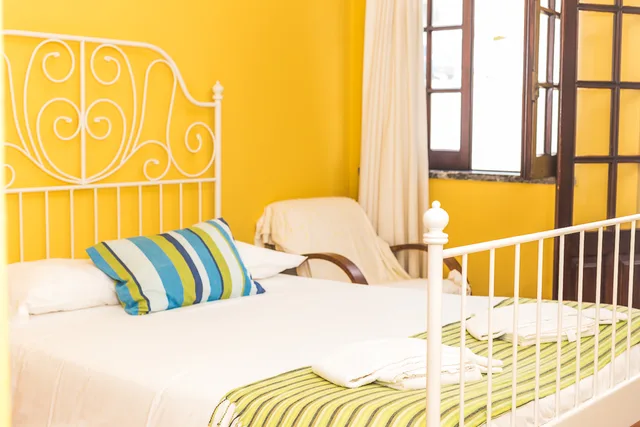 غرفة بسرير مزدوج بشرفة، Ericeira Chill Hill 2 Peach Garden 2/4