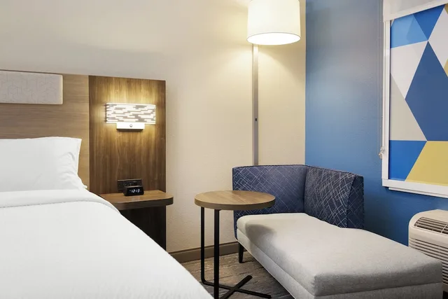 Standard, King Bed, Holiday Inn Express Hotel & Suites Ripley 5/6