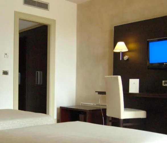 غرفة ثلاثية، Cremona Palace Hotel 7/7