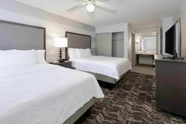 جناح بسريرين كوين بغرفة نوم واحدة مع أريكة، Homewood Suites By Hilton St. Louis-Chesterfield 1/1