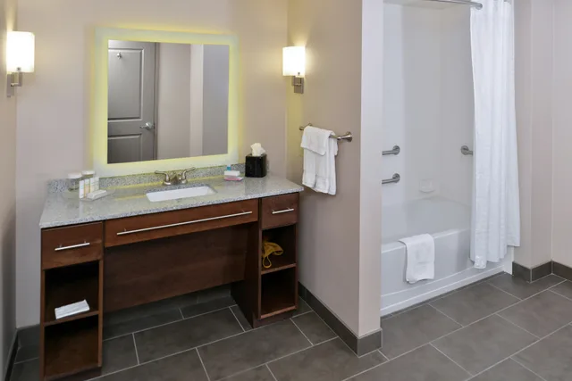 جناح بسريرين كوين لذوي الإعاقة، HOMEWOOD SUITES BY HILTON CINCINNATI MASON 3/3