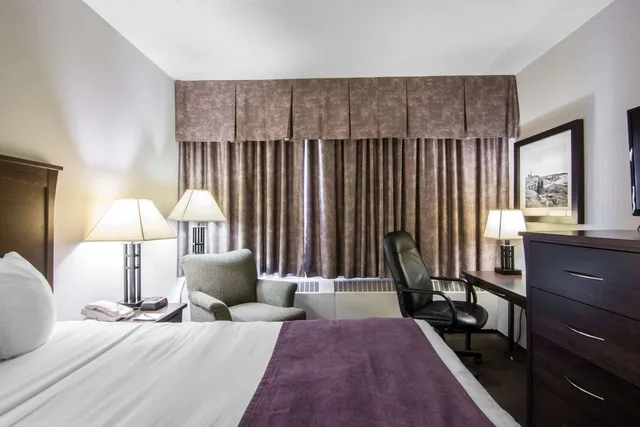 غرفة بسرير مزدوج، Quality Inn Suites Yellowknife 4/5