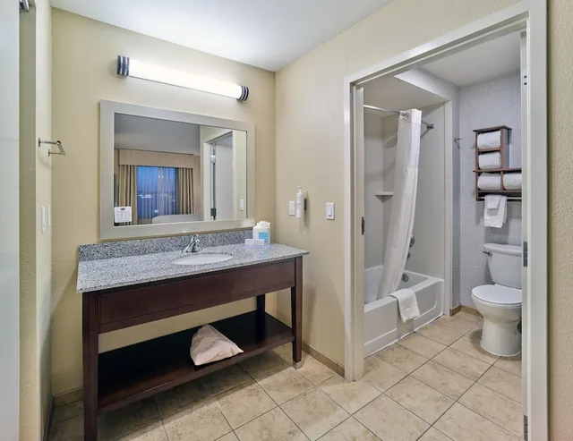 استوديو بسريرين كوين مع أريكة، HAMPTON INN OMAHA MIDTOWN-AKSARBEN AREA 9/10