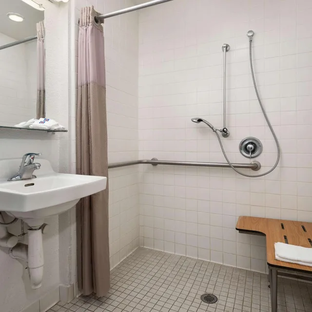 غرفة بسرير كوين لذوي الإعاقة، Motel6 Buena Park, CA - Knotts Berry Farm - Disneyland 7/7