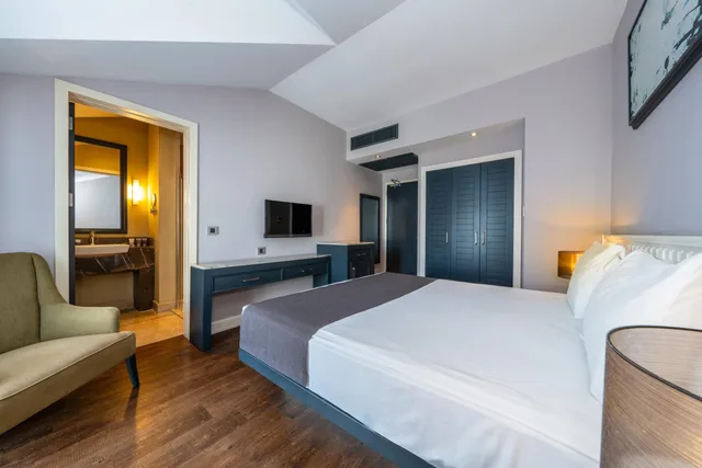 غرفة ثلاثية بسرير مزدوج وسرير فردي بإطلالة على المسبح، Jiva Beach Resort 1/1