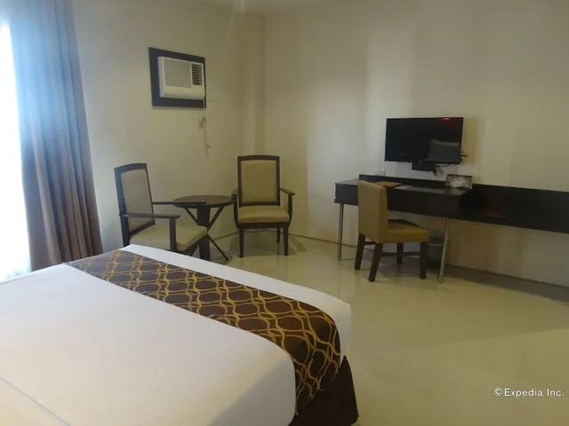 Deluxe, Queen Bed, Infinity Suites 2/3