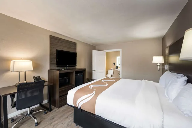 غرفة بسرير كينج للمدخنين لذوي الإعاقة، Quality Inn Gastonia East 3/6