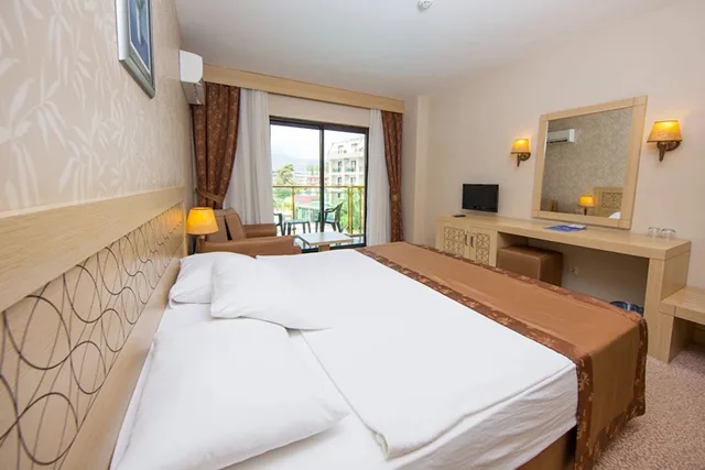 غرفة قياسية ثلاثية بثلاثة أسرّة بشرفة، Eldar Resort Hotel 1/10