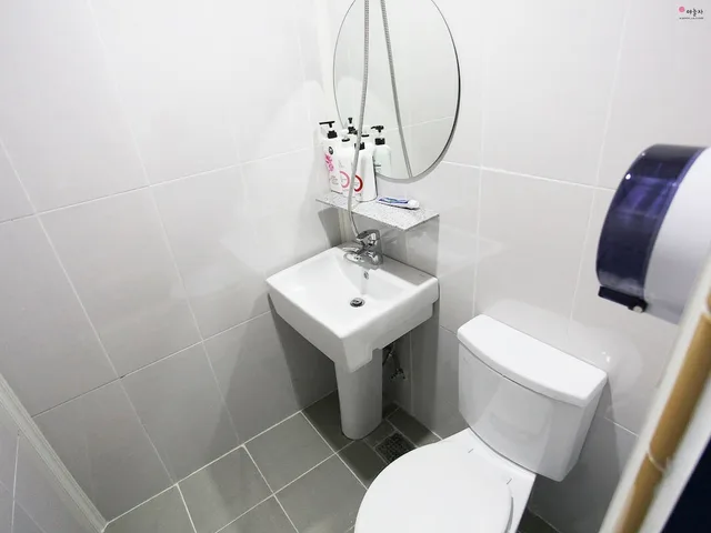 غرفة بسريرين منفصلين وسرير كوين، W mini hotel - Hostel 5/6