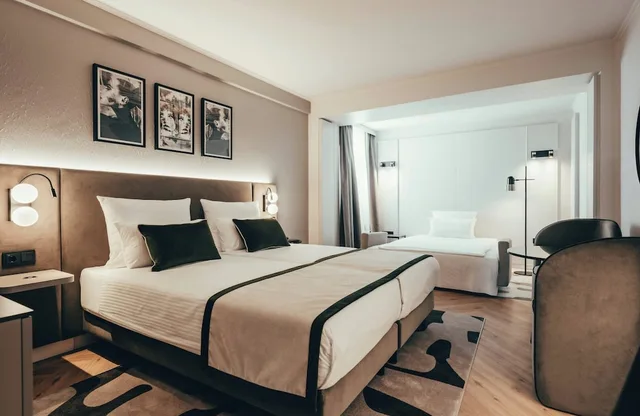 Family, Double Bed, Leonardo Hotel Koln 1/7