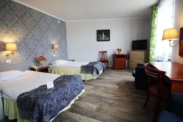 غرفة ثلاثية، Nb Hotel 3/10