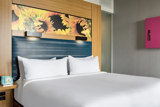 Savvy, Suite, King Bed, Sofa، Aloft Dallas Downtown 3/7