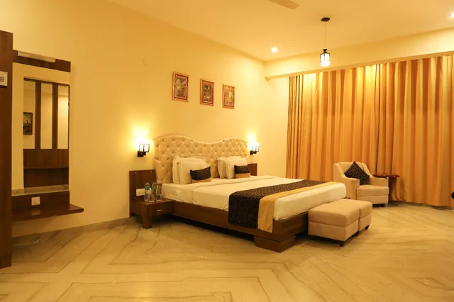 Lake, Premier, King Bed، Regenta Central Mewargarh 1/2