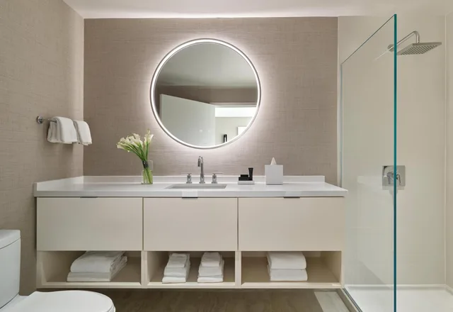 1 Bedroom, Suite, King Bed, 2 Balconies, One Washington Circle DC, Tapestry Collection by Hilton 5/6