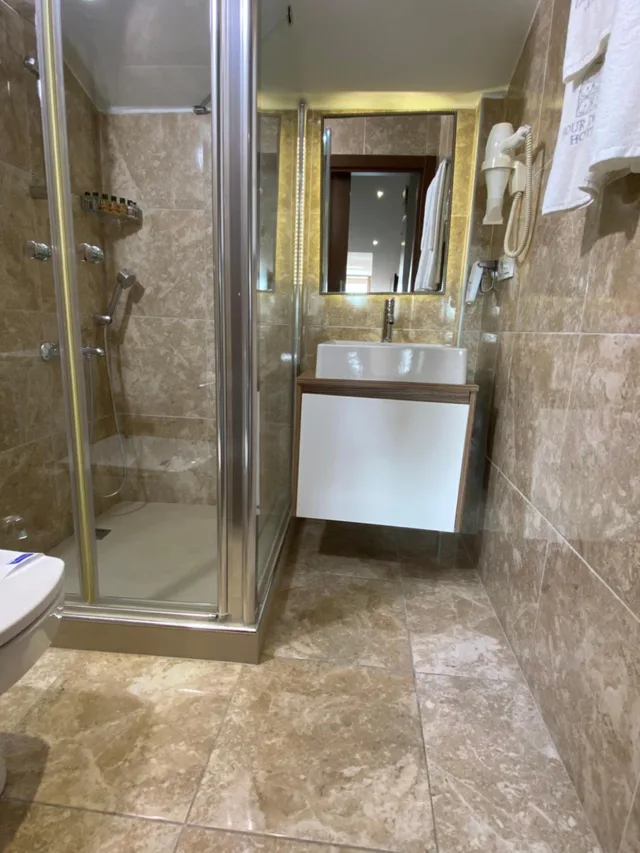 Deluxe, Single, Four Doors Hotel 3/5