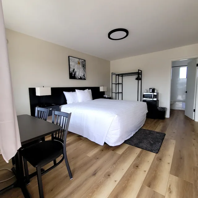غرفة ديلوكس بسرير كينج، Richland Inn And Suites 1/3