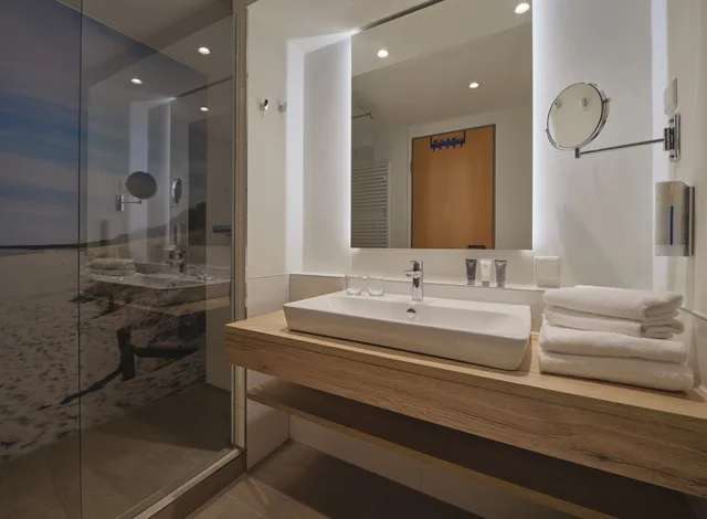 شقة بسرير كوين بغرفتين مع أريكة، Dorint Seehotel Binz-Therme Binz / Rugen 6/7