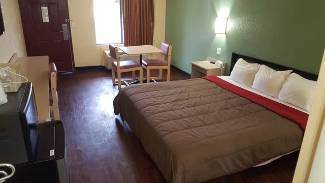 غرفة بسرير كينج، Mentor Home Inn & Suites 1/4