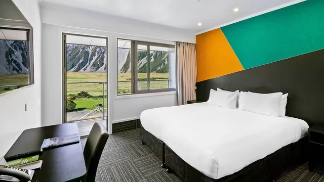 Lodge, King and Twin Beds, Valley View، Mt Cook Lodge and Motel 1/3