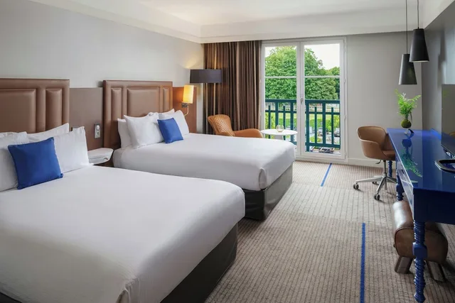 غرفة عائلية بسريرين مزدوجين، Renaissance Paris Hippodrome de St. Cloud Hotel 1/2