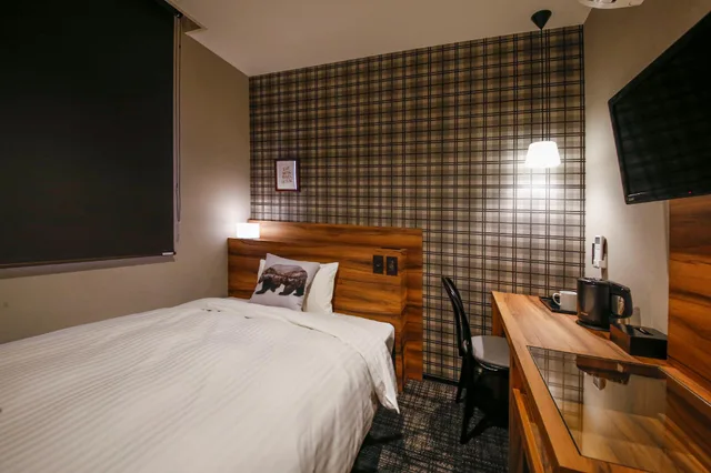 Semi Room, Single, Semi Double Bed, Smoking، Hotel Code Shinsaibashi 1/2