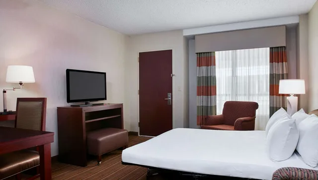 جناح بريميوم بسريرين مزدوجين بغرفة نوم واحدة، Embassy Suites By Hilton Parsippany 2/4