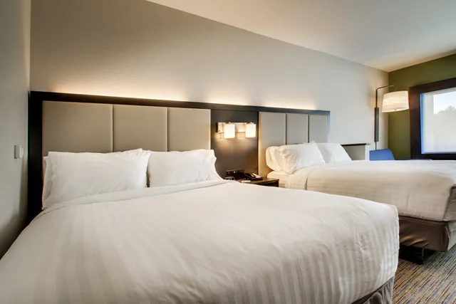 جناح لذوي الإعاقة، Holiday Inn Express & Suites - Summerville 1/3
