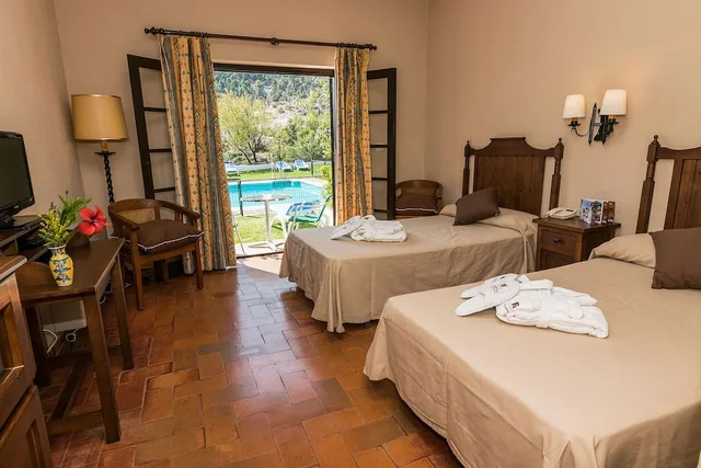 Garden, Twin Beds, Terrace، Hotel Villa De Grazalema 3/8