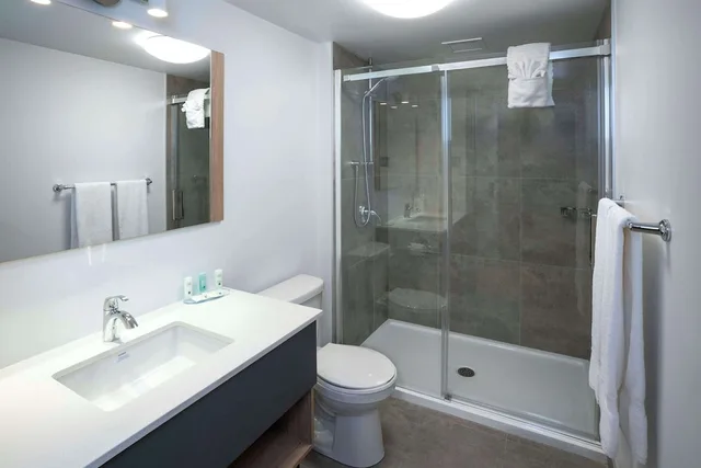 Suite, 2 Queen Beds, Sofa, Quality Inn Quebec City 8/9