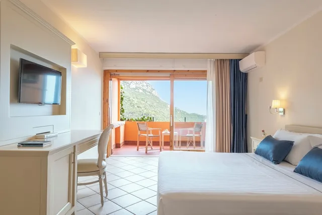 غرفة ديلوكس بسرير كوين بإطلالة على البحر، Hotel Torre Di Calapiccola 2/9
