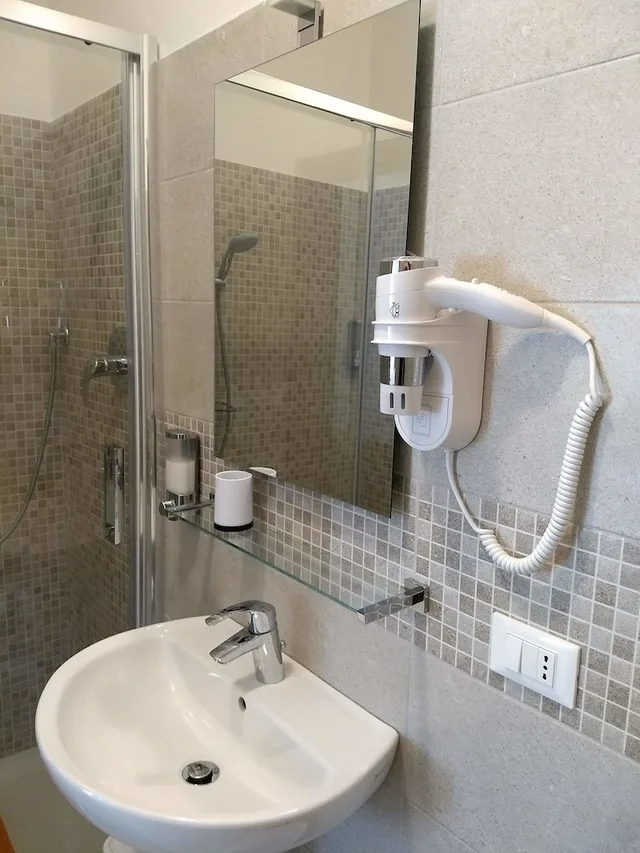 Economy, Queen Bed, San Polo Star 4/4