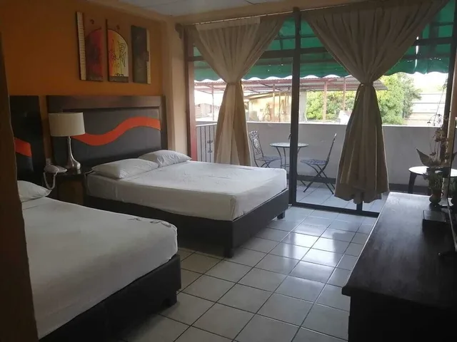 غرفة رباعية، Hotel Savaro 2/10